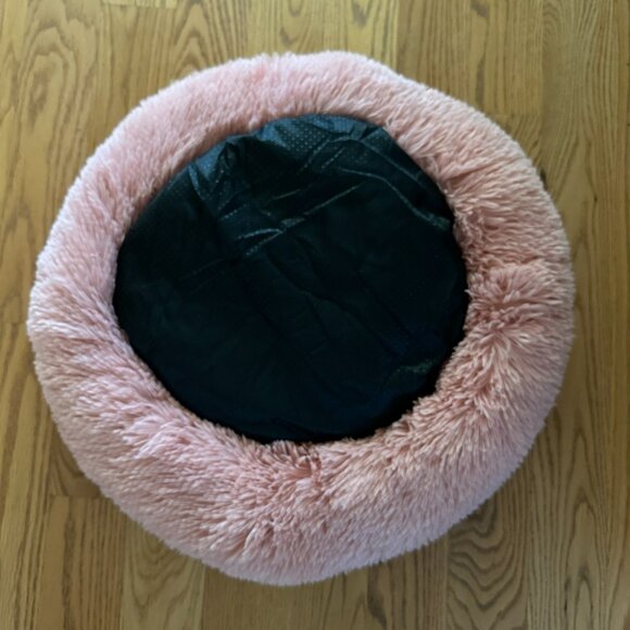SUPER SOFT BRAND NEW BEIGE/PINKISH PET BED up to 15 lbs - Picture 2 of 2